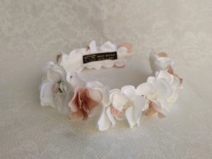 Diadema hortensias blanco y nude CARLA