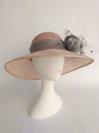 Sombrero en nude y gris LORENA 3